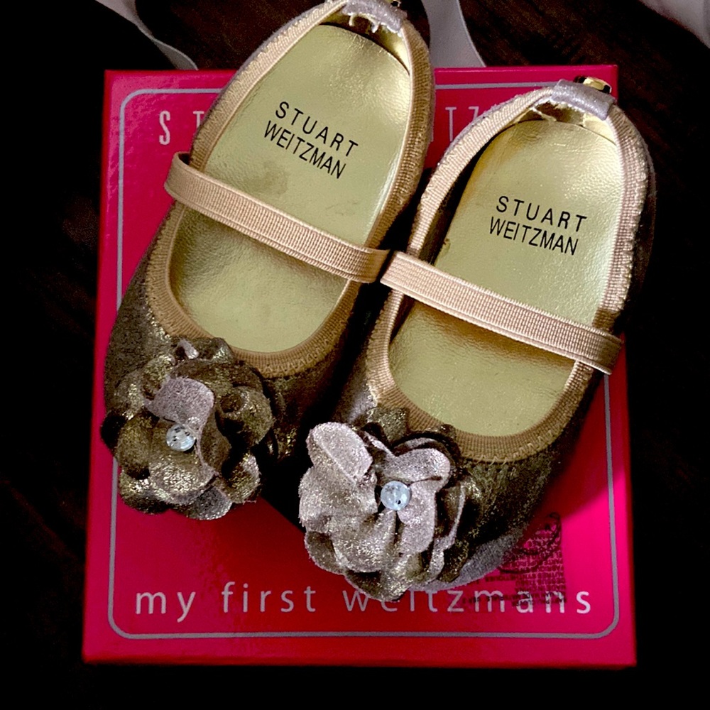 Adorable new Stuart Weitsman Baby Shoes-6-9 months